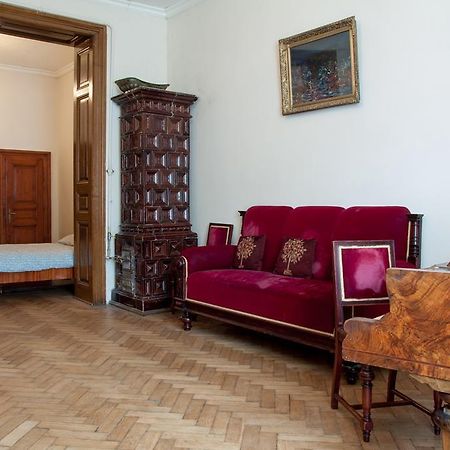 Eva Stories Movie Apartment on Rynok Square Lemberg Exterior foto