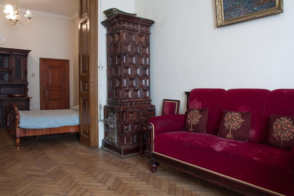 Eva Stories Movie Apartment on Rynok Square Lemberg Exterior foto