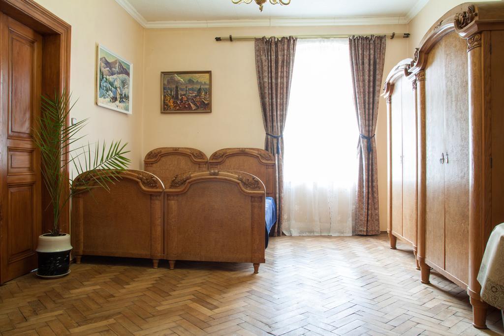 Eva Stories Movie Apartment on Rynok Square Lemberg Exterior foto