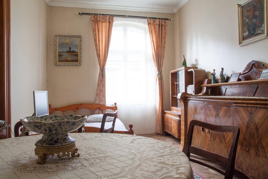 Eva Stories Movie Apartment on Rynok Square Lemberg Exterior foto