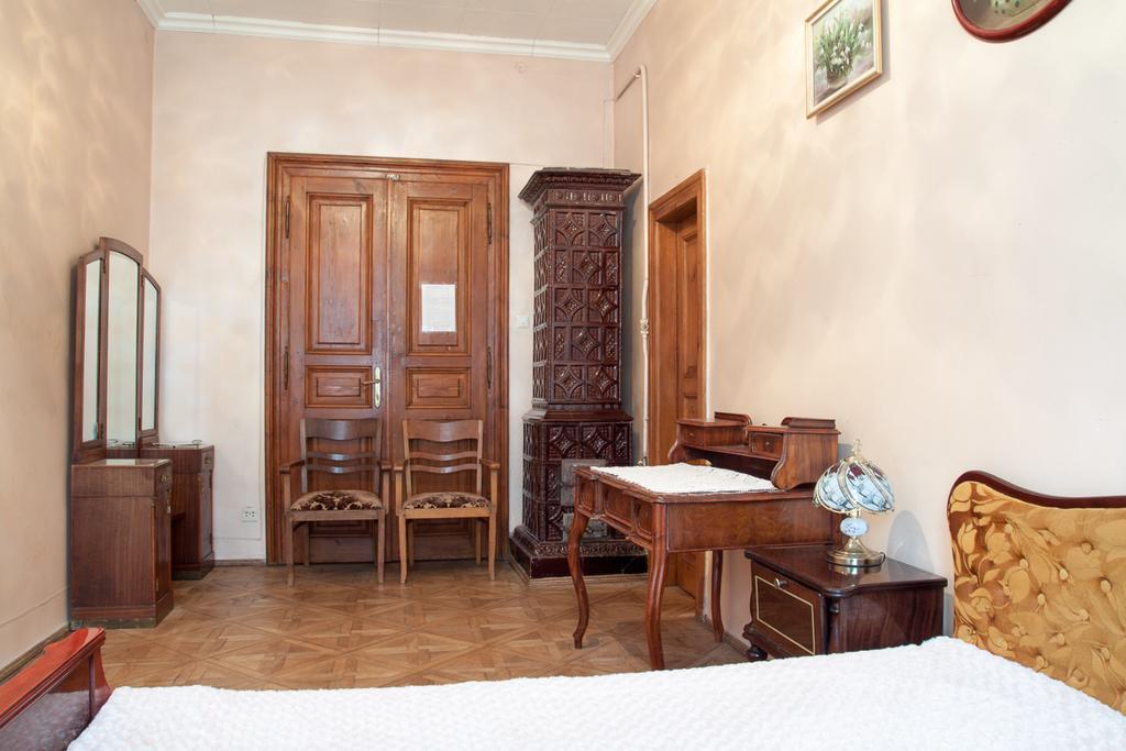 Eva Stories Movie Apartment on Rynok Square Lemberg Exterior foto